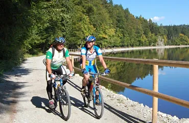Cyklostezka podél jezera Lipno
